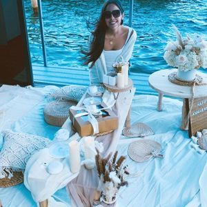 Meet your Posher, Ale